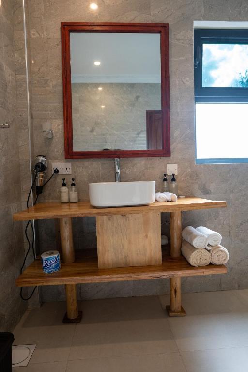 Mastersuite_UHURU_with_OCEAN_VIEW_Manolo_Resort_013